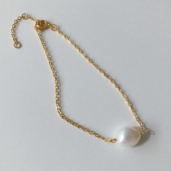 3/$35 Gold Chain Pearl Bracelet - Picture 5 of 7